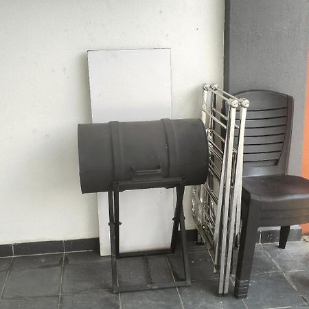 D'Sara Homestay Fully Furnished 3 Bedrooms All Aircond 2 Miles Centre Chukai Exterior foto
