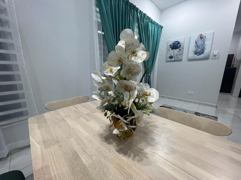 D'Sara Homestay Fully Furnished 3 Bedrooms All Aircond 2 Miles Centre Chukai Exterior foto