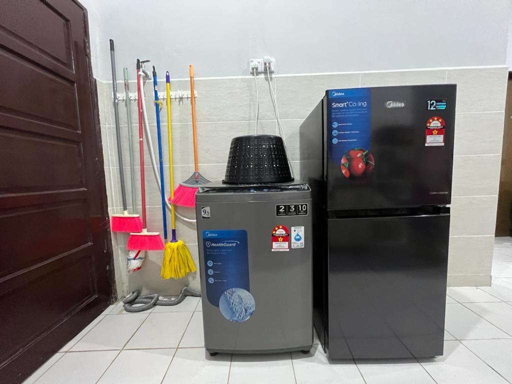 D'Sara Homestay Fully Furnished 3 Bedrooms All Aircond 2 Miles Centre Chukai Exterior foto