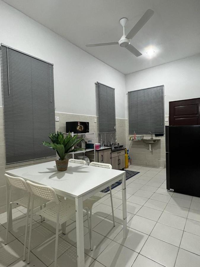D'Sara Homestay Fully Furnished 3 Bedrooms All Aircond 2 Miles Centre Chukai Exterior foto