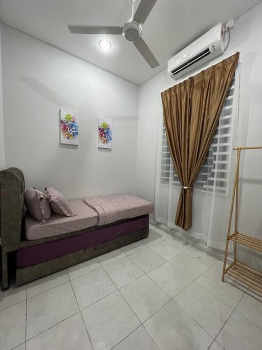 D'Sara Homestay Fully Furnished 3 Bedrooms All Aircond 2 Miles Centre Chukai Exterior foto