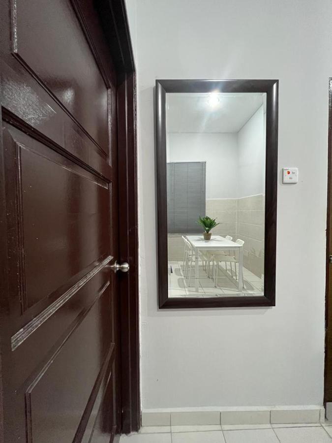 D'Sara Homestay Fully Furnished 3 Bedrooms All Aircond 2 Miles Centre Chukai Exterior foto