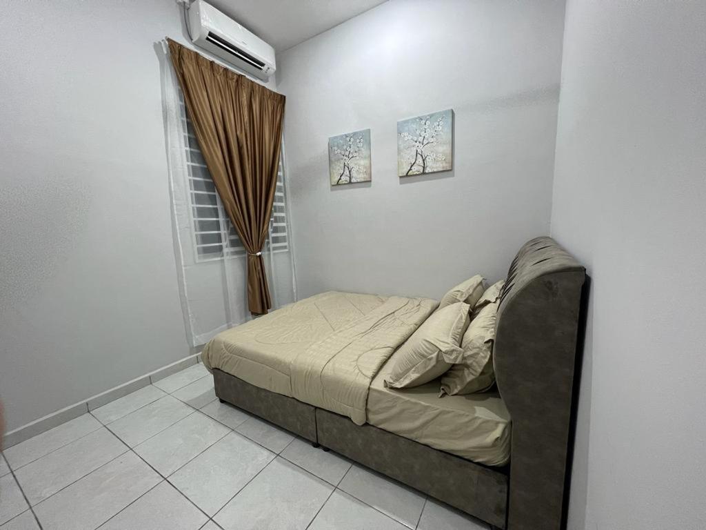 D'Sara Homestay Fully Furnished 3 Bedrooms All Aircond 2 Miles Centre Chukai Exterior foto