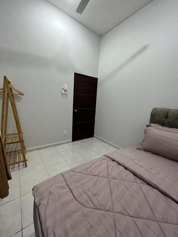 D'Sara Homestay Fully Furnished 3 Bedrooms All Aircond 2 Miles Centre Chukai Exterior foto