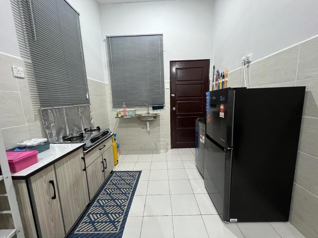 D'Sara Homestay Fully Furnished 3 Bedrooms All Aircond 2 Miles Centre Chukai Exterior foto