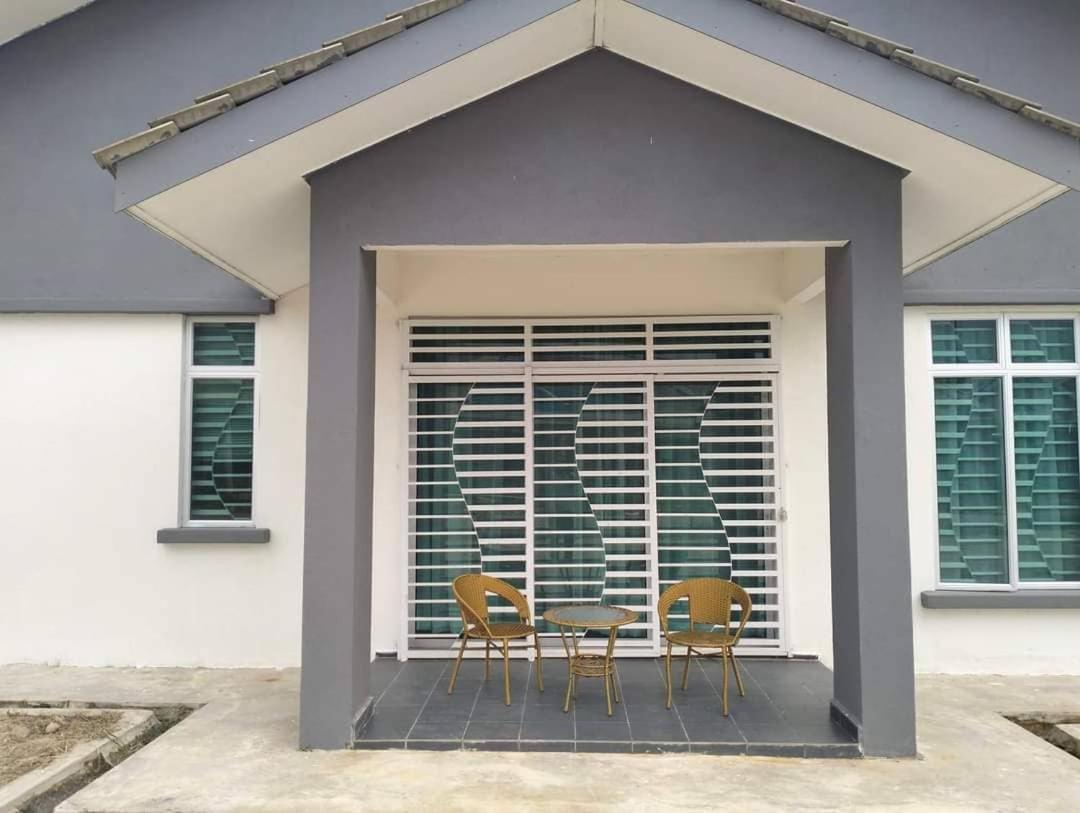 D'Sara Homestay Fully Furnished 3 Bedrooms All Aircond 2 Miles Centre Chukai Exterior foto