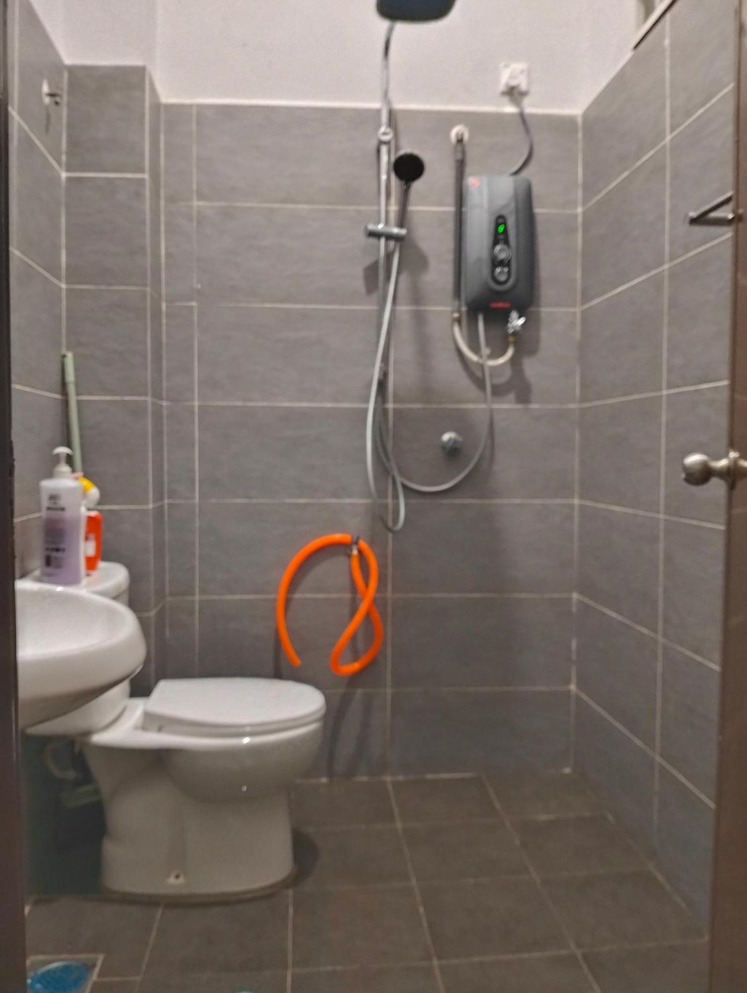 D'Sara Homestay Fully Furnished 3 Bedrooms All Aircond 2 Miles Centre Chukai Exterior foto