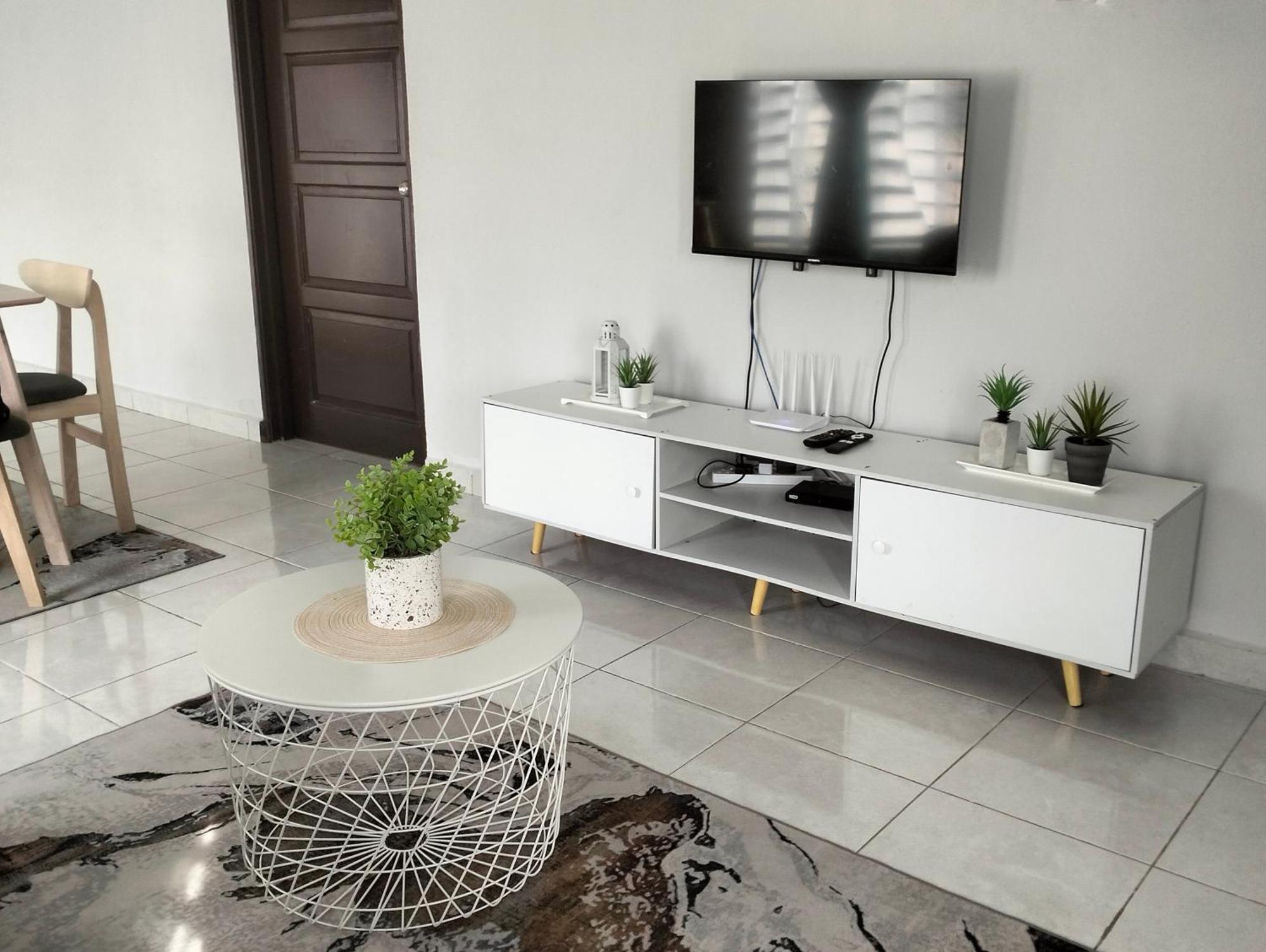 D'Sara Homestay Fully Furnished 3 Bedrooms All Aircond 2 Miles Centre Chukai Exterior foto
